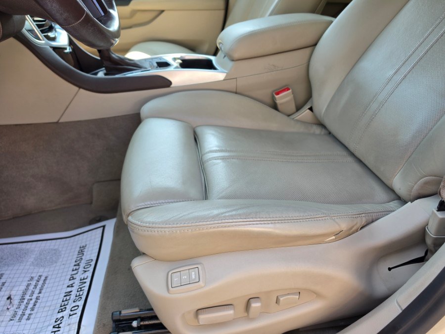 Used 2014 Cadillac SRX Luxury w/ Driver Awareness Package FWD image 25