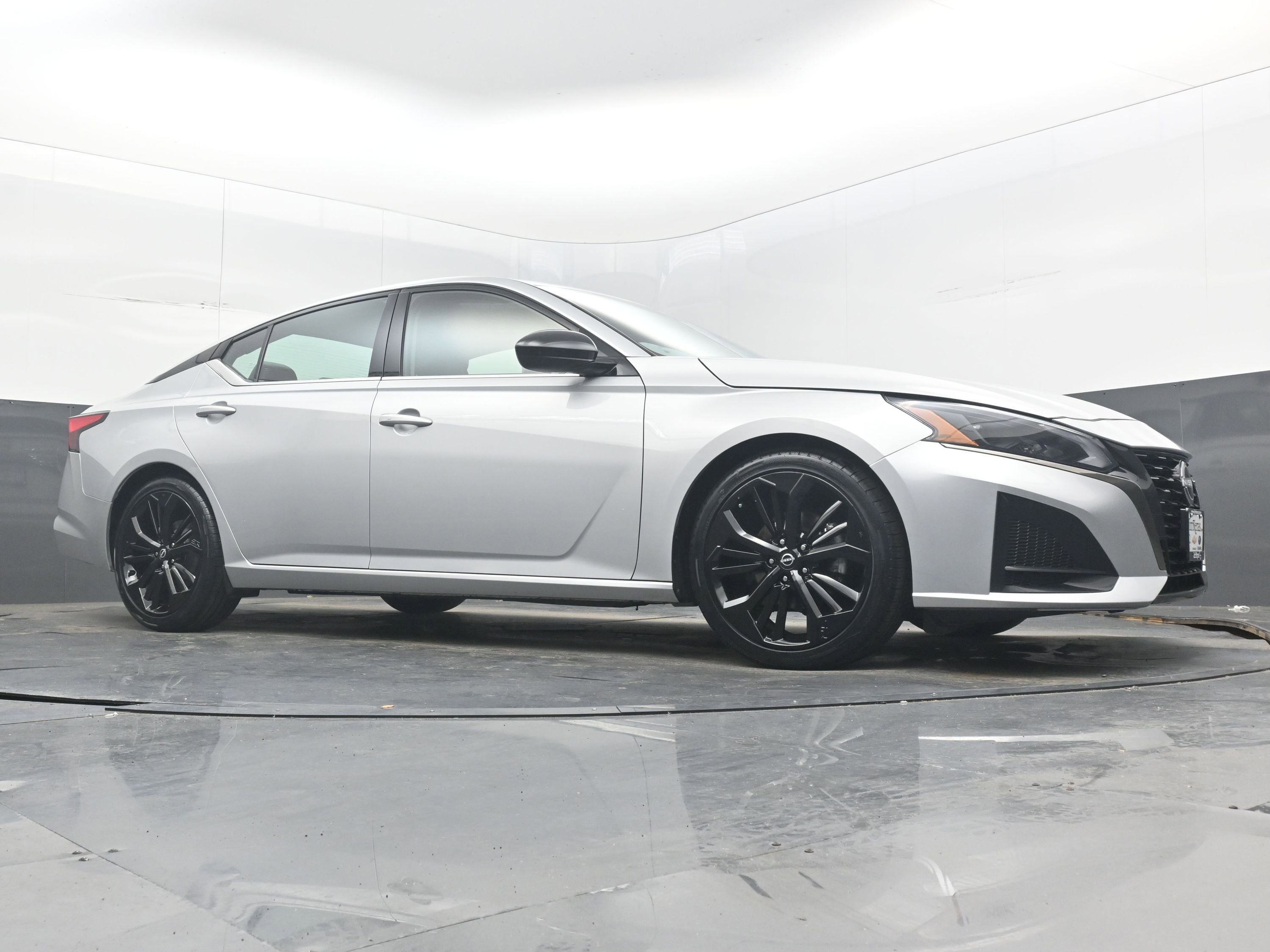 Used 2024 Nissan Altima 2.5 SR FWD image 21