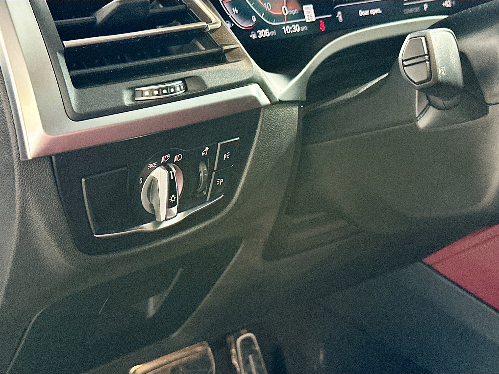 Certified 2024 BMW X4 xDrive30i w/ Premium Package image 10