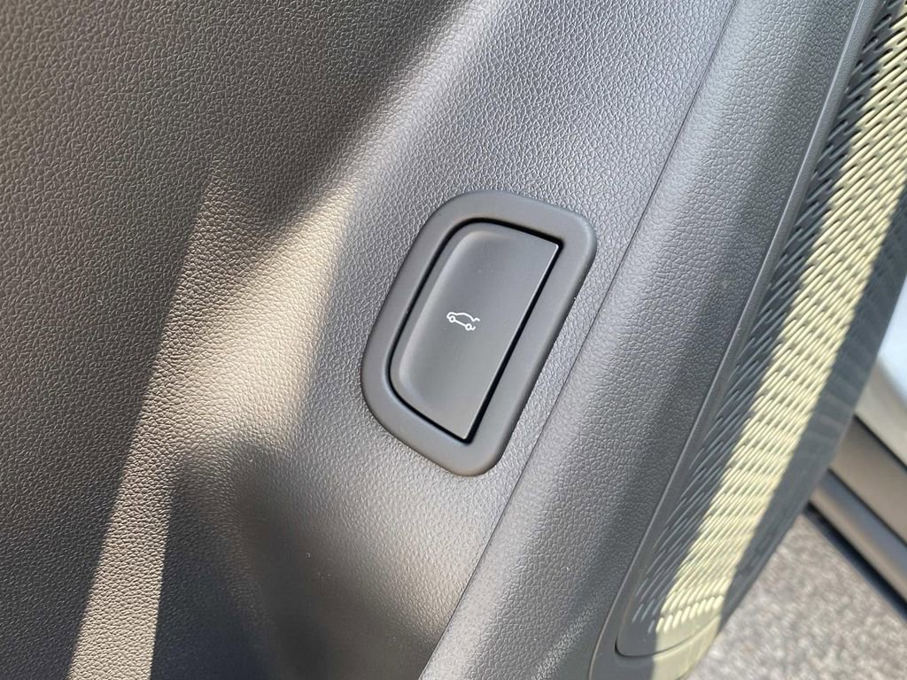 New 2026 Chevrolet Traverse LT w/ LPO, Floor Liner Package image 16