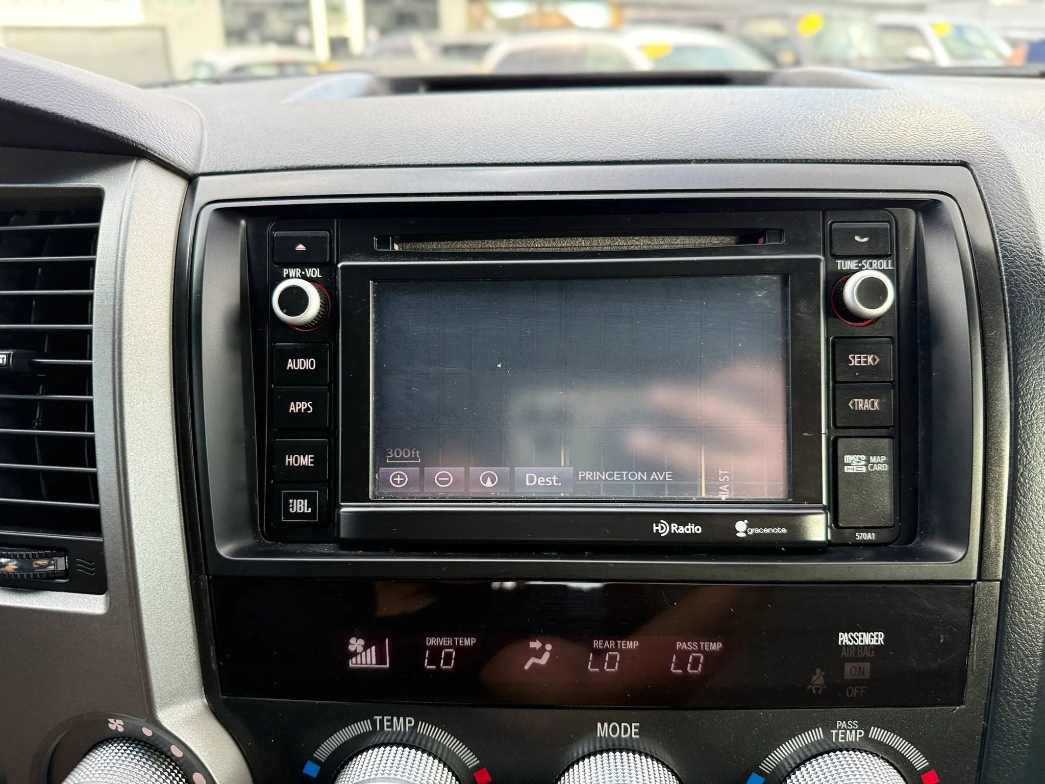 Used 2014 Toyota Sequoia Platinum w/ Preferred Accessory Package AWD/4WD image 35