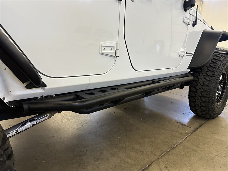 Used 2015 Jeep Wrangler Unlimited Rubicon w/ Connectivity Group AWD/4WD image 40