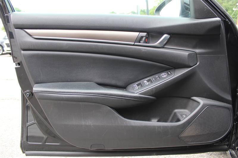 Used 2018 Honda Accord LX image 11