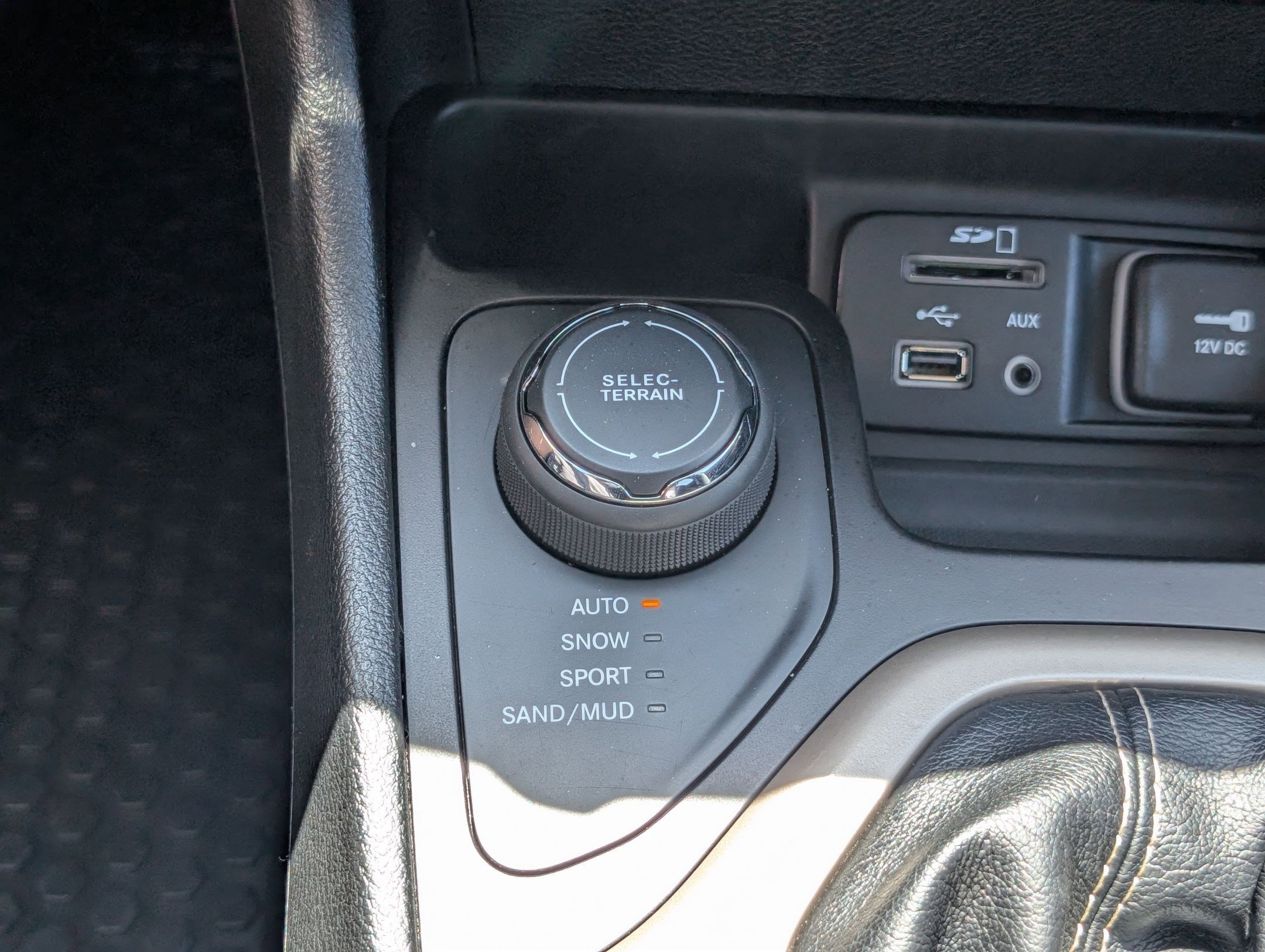 Used 2016 Jeep Cherokee Sport w/ Cold Weather Group AWD/4WD image 21