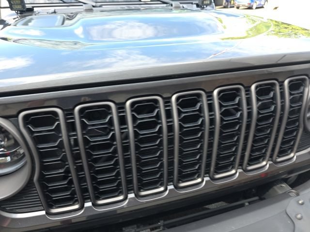 Used 2024 Jeep Gladiator Rubicon w/ Steel Bumper Group AWD/4WD image 15