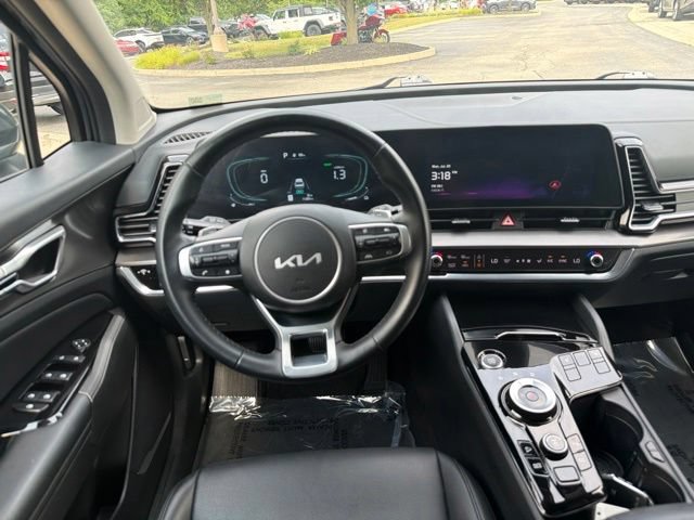 Used 2025 Kia Sportage EX AWD/4WD image 16
