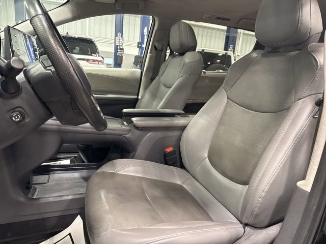 Used 2024 Toyota Sienna Limited AWD/4WD image 24