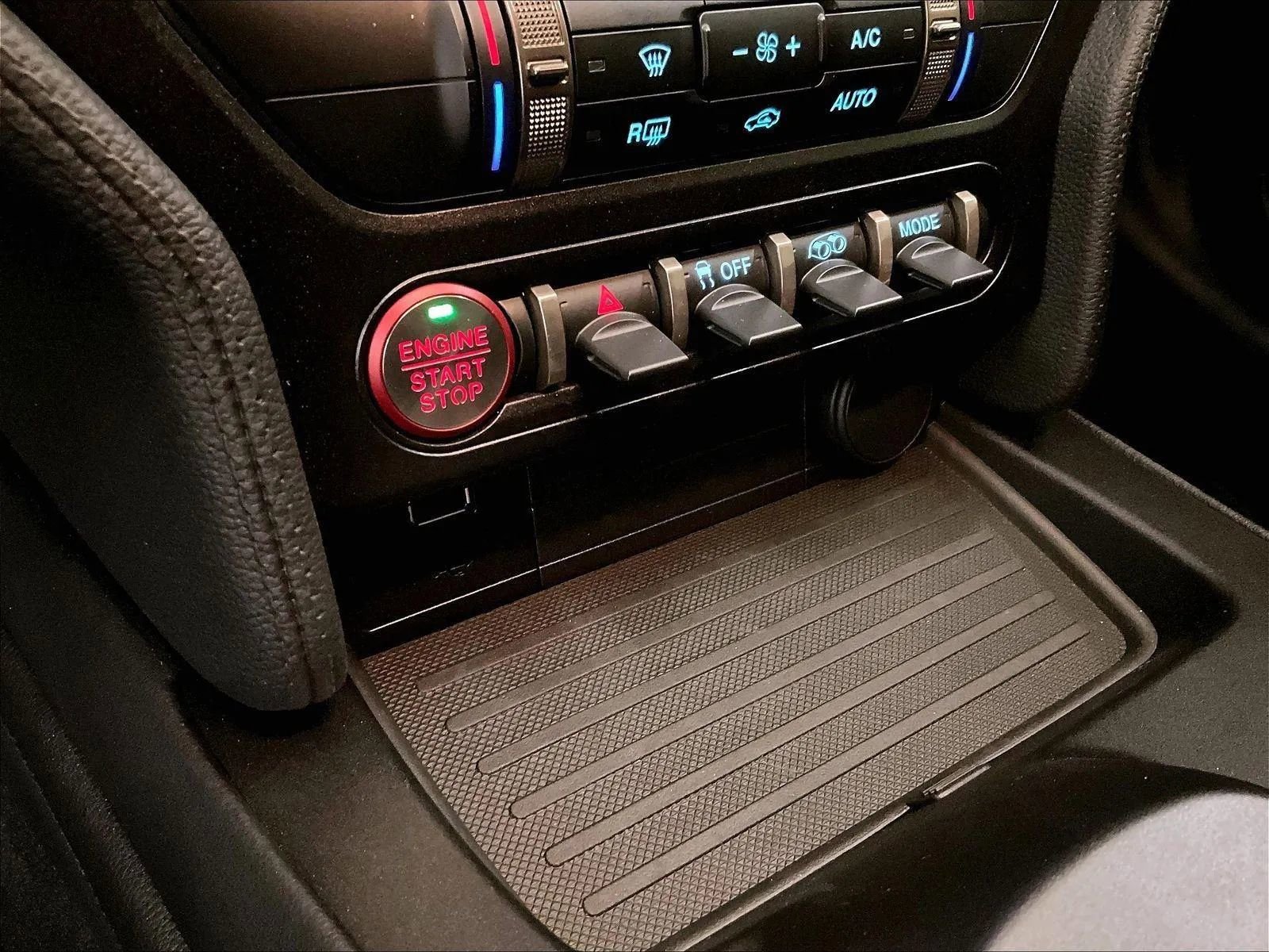 Used 2020 Ford Mustang Shelby GT500 w/ Carbon Fiber Track Pack RWD image 29