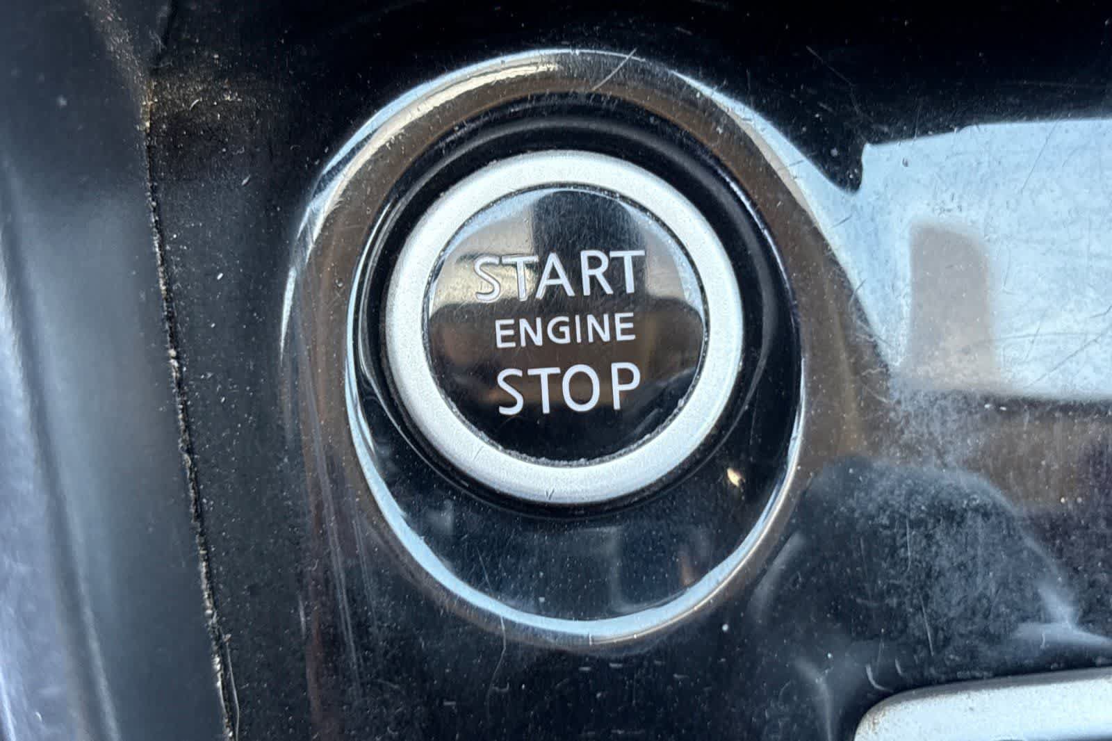 Used 2020 Nissan Versa SV FWD image 23