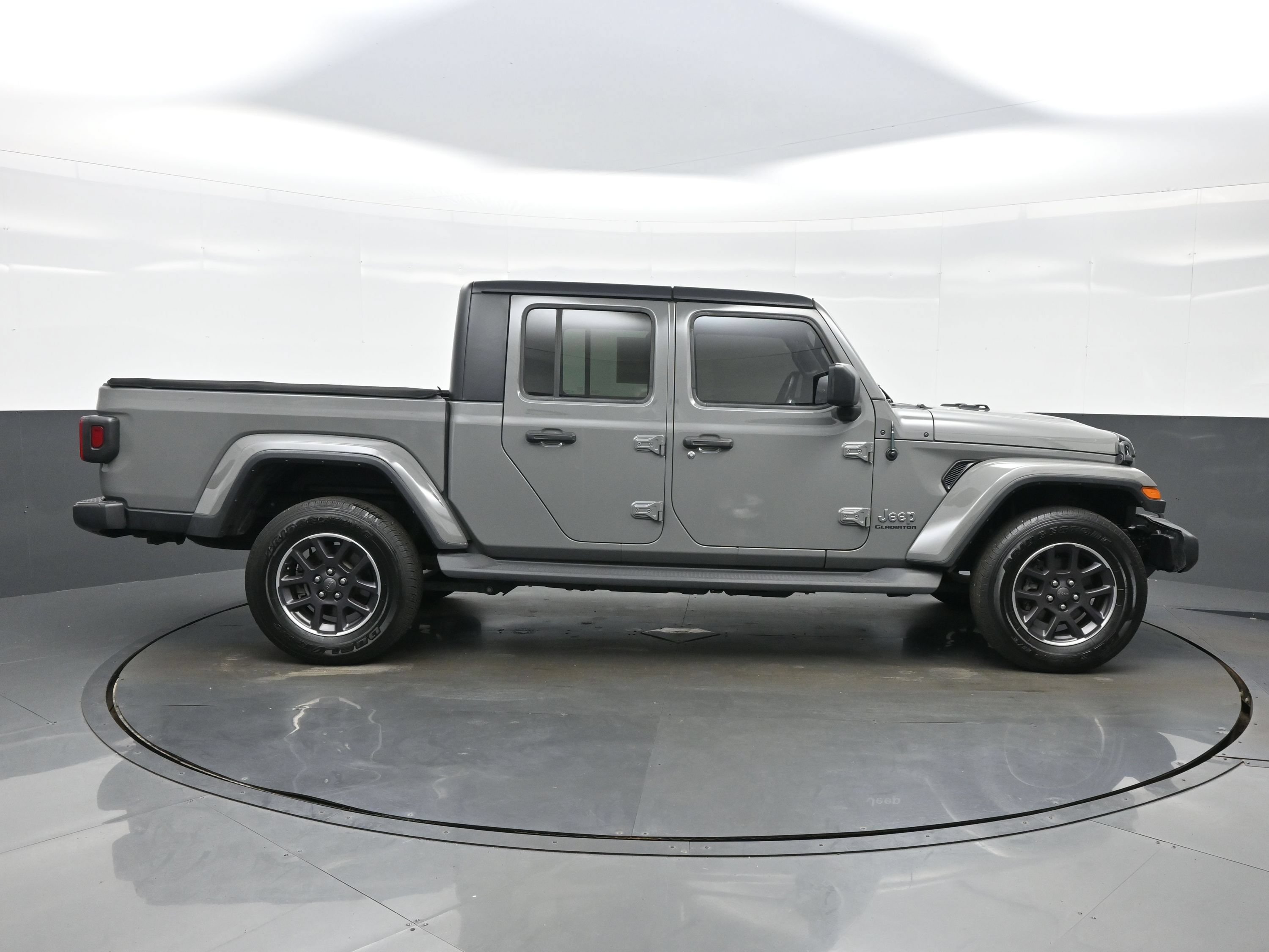 Used 2021 Jeep Gladiator Overland w/ Trailer Tow Package AWD/4WD image 7