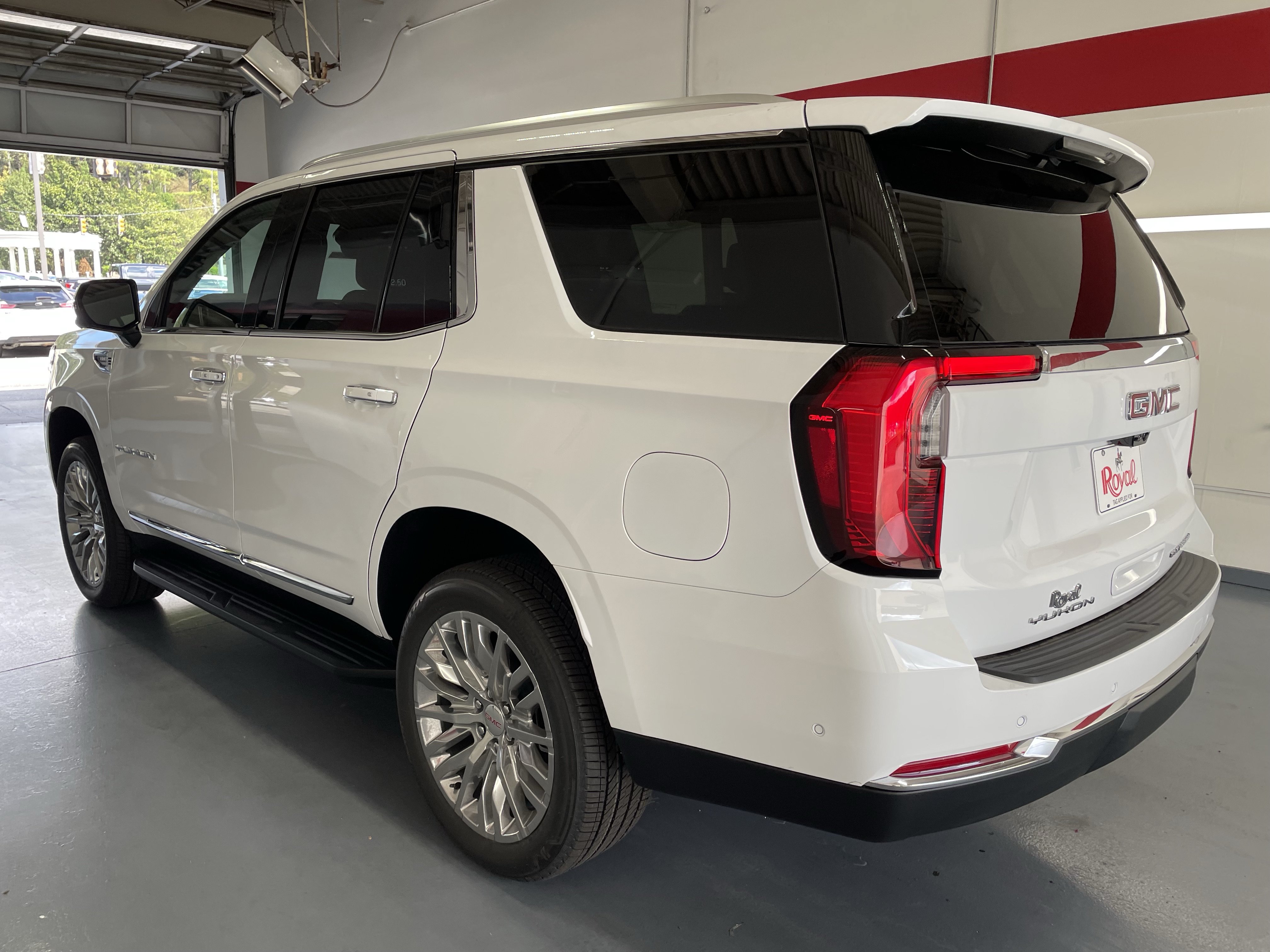 New 2027 GMC Yukon Elevation w/ Elevation Premium Package RWD image 6