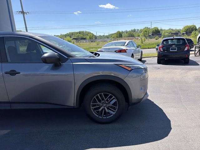 Used 2023 Nissan Rogue S FWD image 2