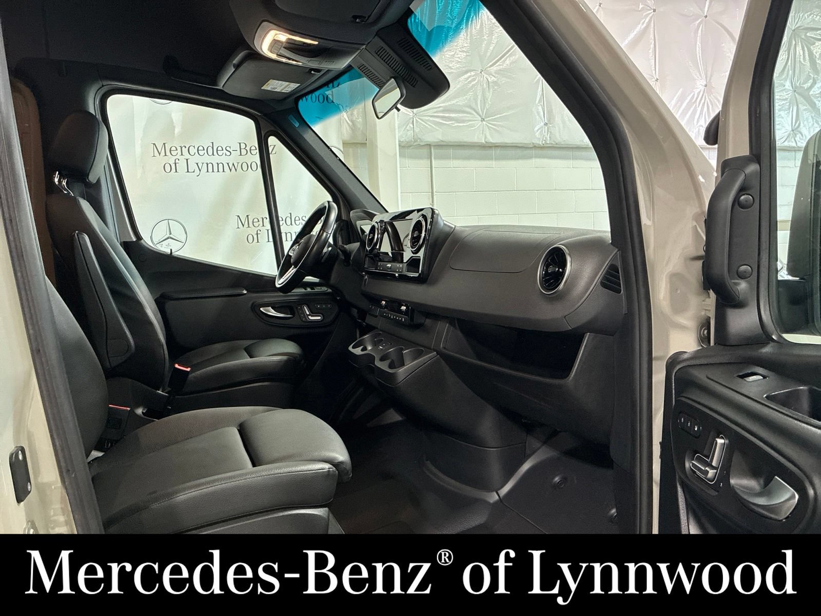 Used 2022 Mercedes-Benz Sprinter 2500 image 10