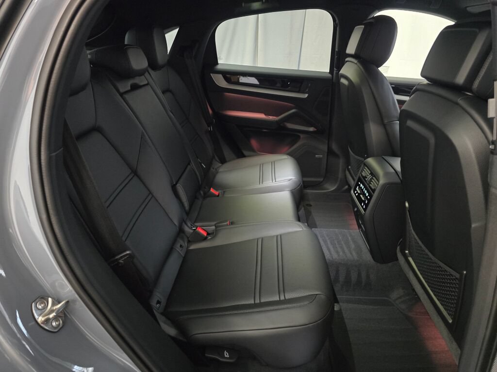 New 2026 Porsche Cayenne S AWD/4WD image 24