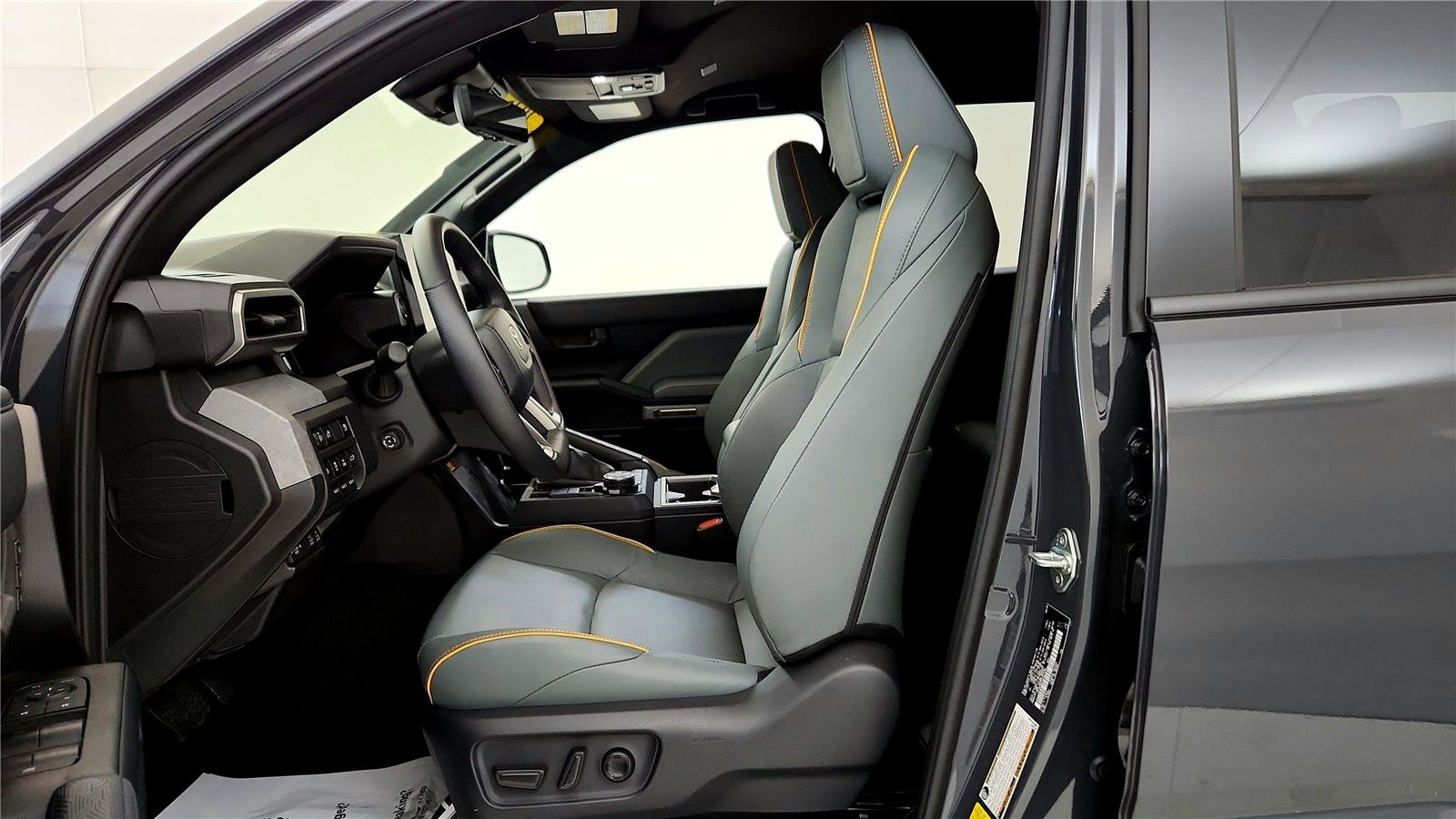 Used 2025 Toyota 4Runner Trailhunter image 25