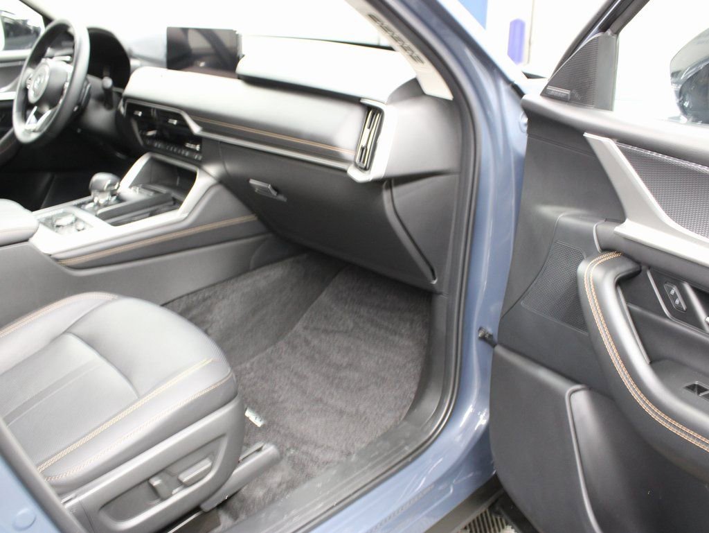 Used 2025 MAZDA CX-70 Plug-In Hybrid w/ Premium Pkg image 25