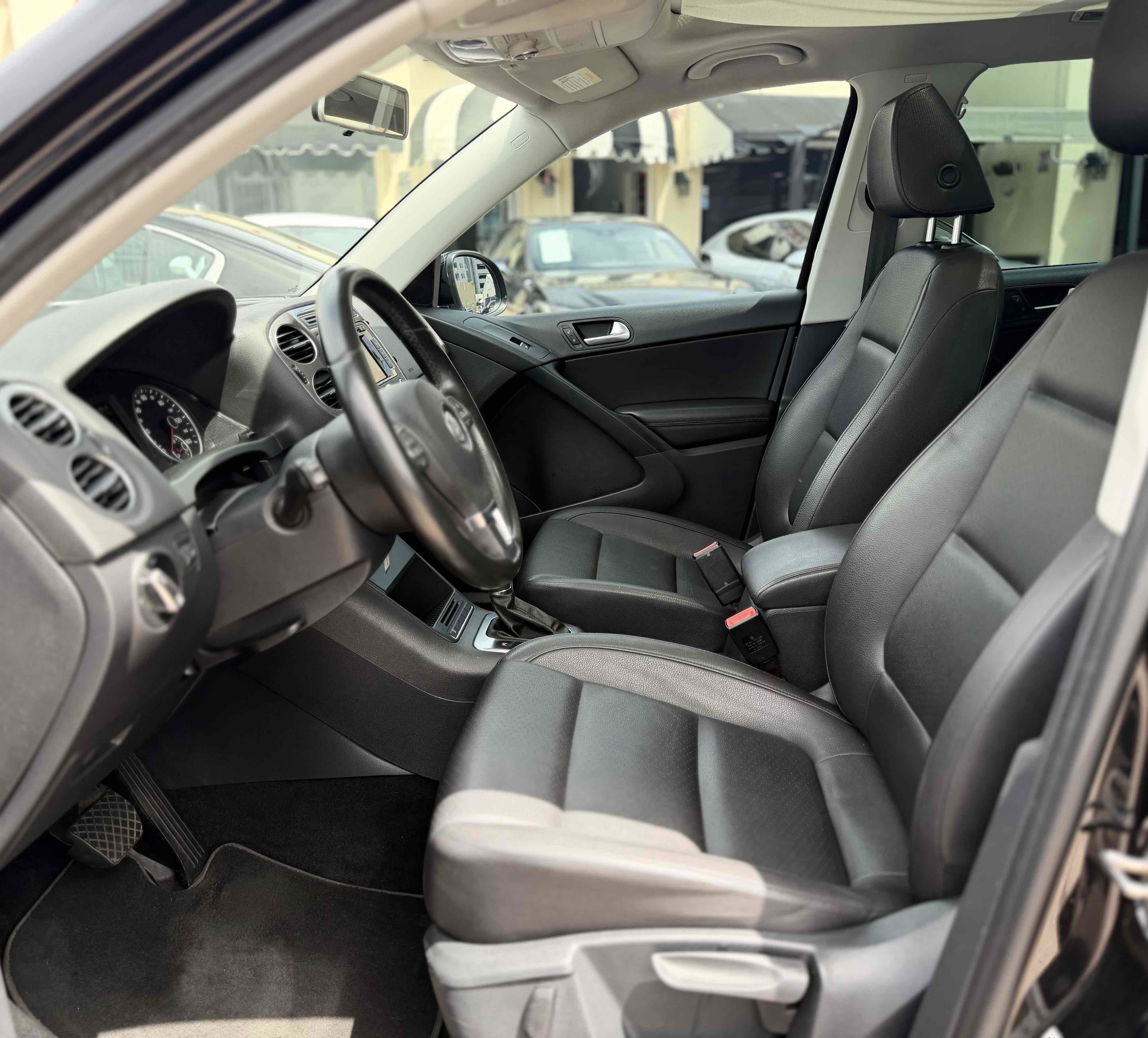 Used 2013 Volkswagen Tiguan SE FWD image 23