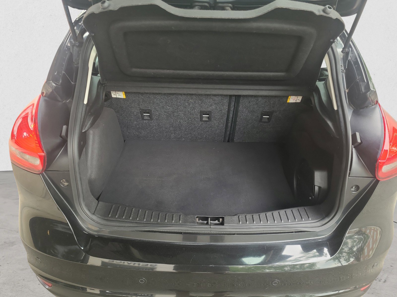 Used 2015 Ford Focus Titanium FWD image 19