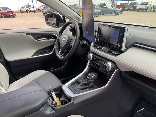 Used 2019 Toyota RAV4 Limited w/ Cold Weather Package FWD image 17