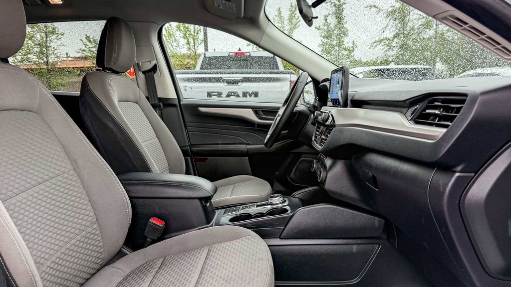 Used 2022 Ford Escape SE w/ SE Sport Appearance Package FWD image 16