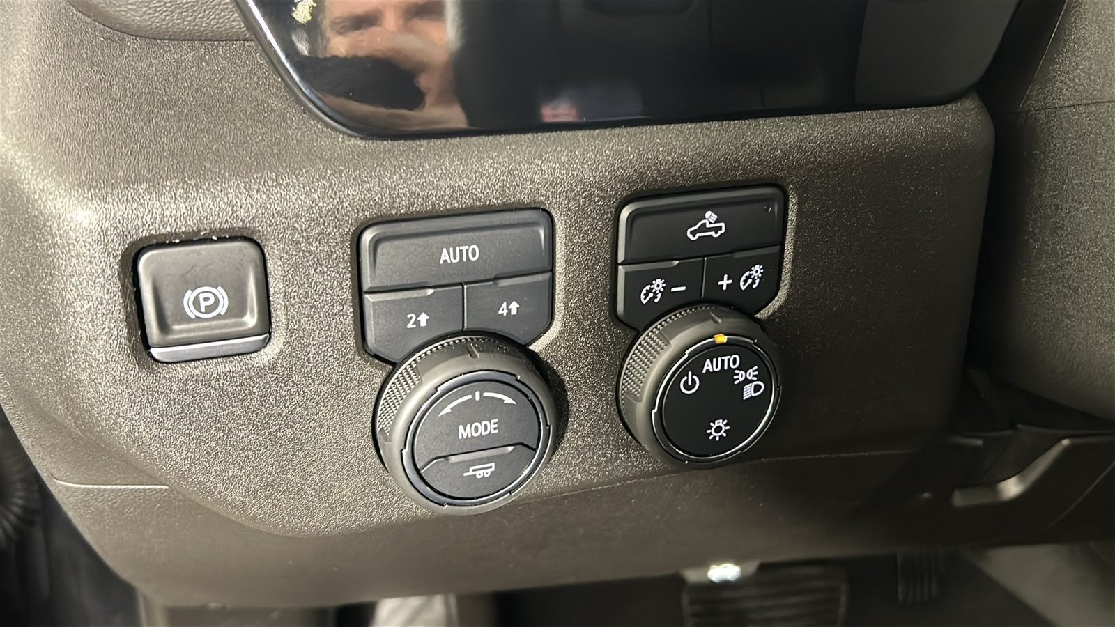 Used 2024 Chevrolet Silverado 1500 LT AWD/4WD image 23