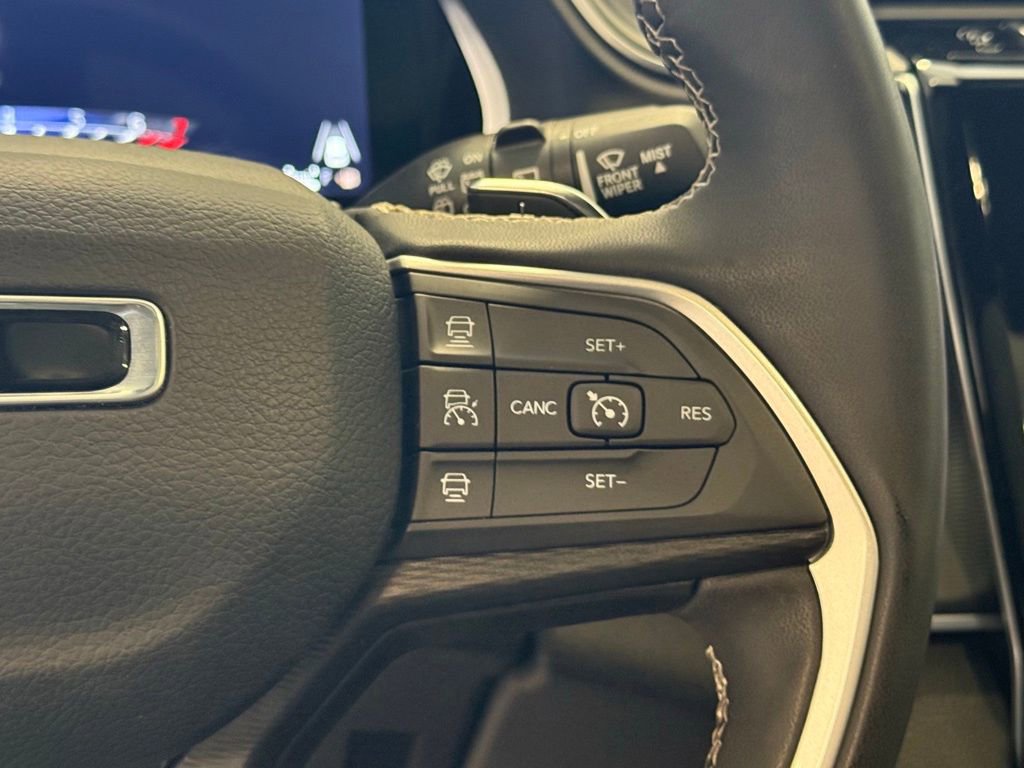 Used 2024 Jeep Grand Cherokee L Altitude AWD/4WD image 33