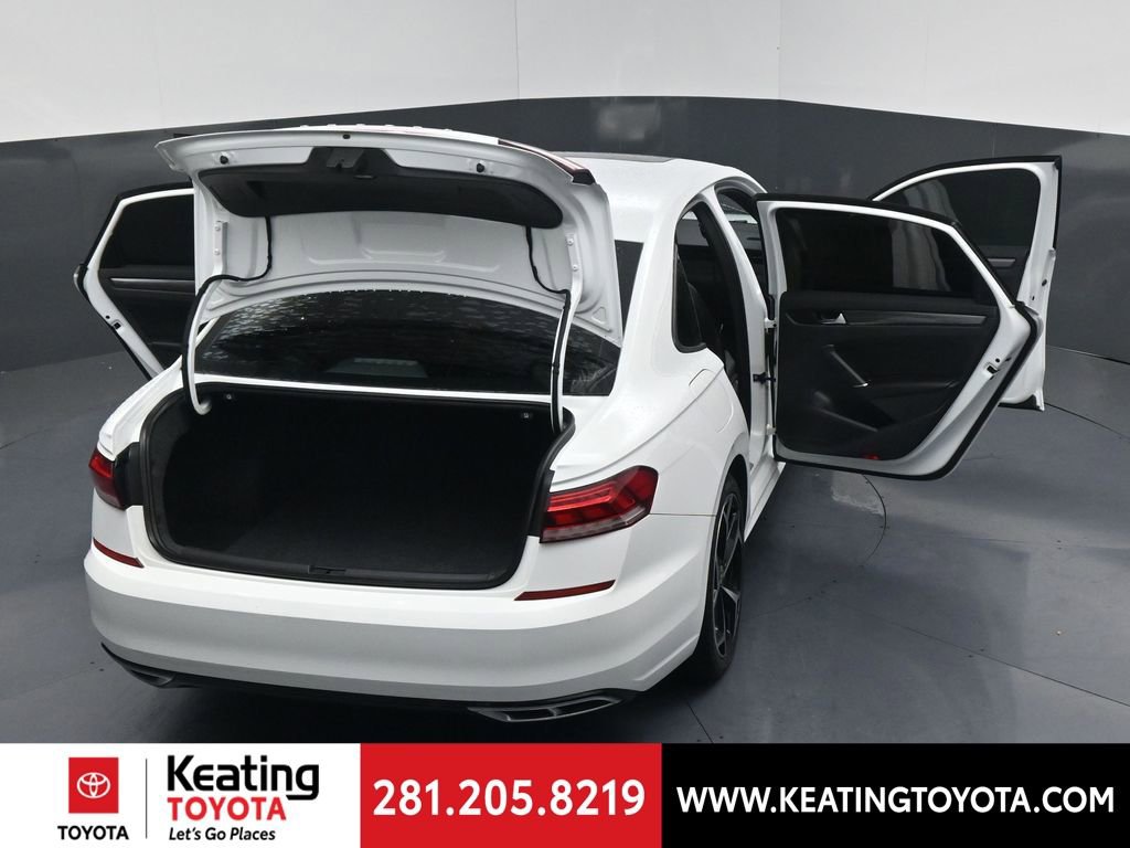 Used 2022 Volkswagen Passat 2.0T R-Line image 21