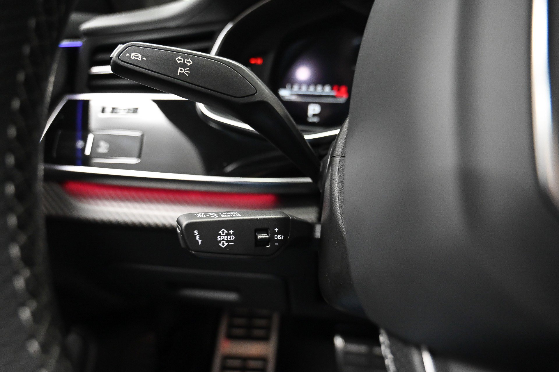 Used 2021 Audi RS Q8 w/ Carbon Optic Package image 38