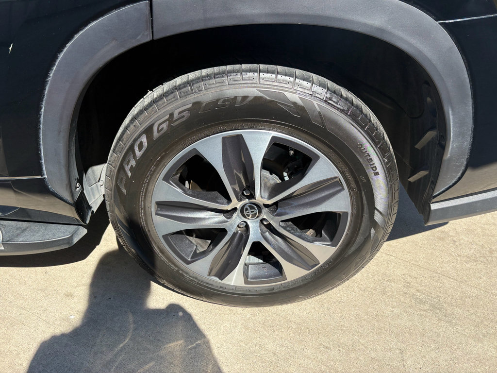 Used 2021 Toyota Highlander XLE image 36