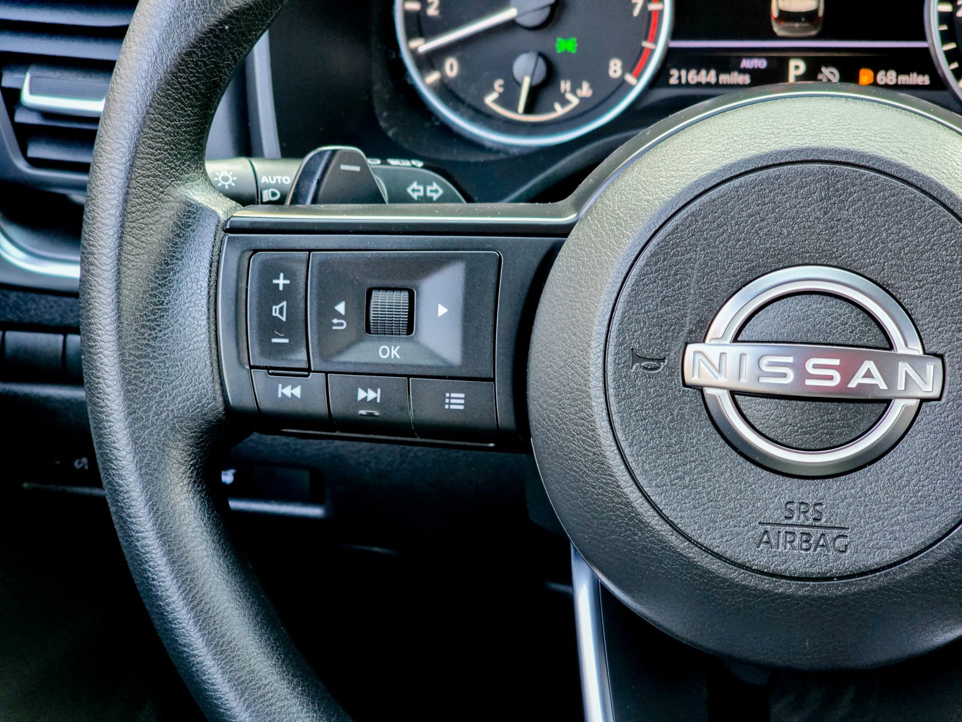 Used 2024 Nissan Rogue SV image 39