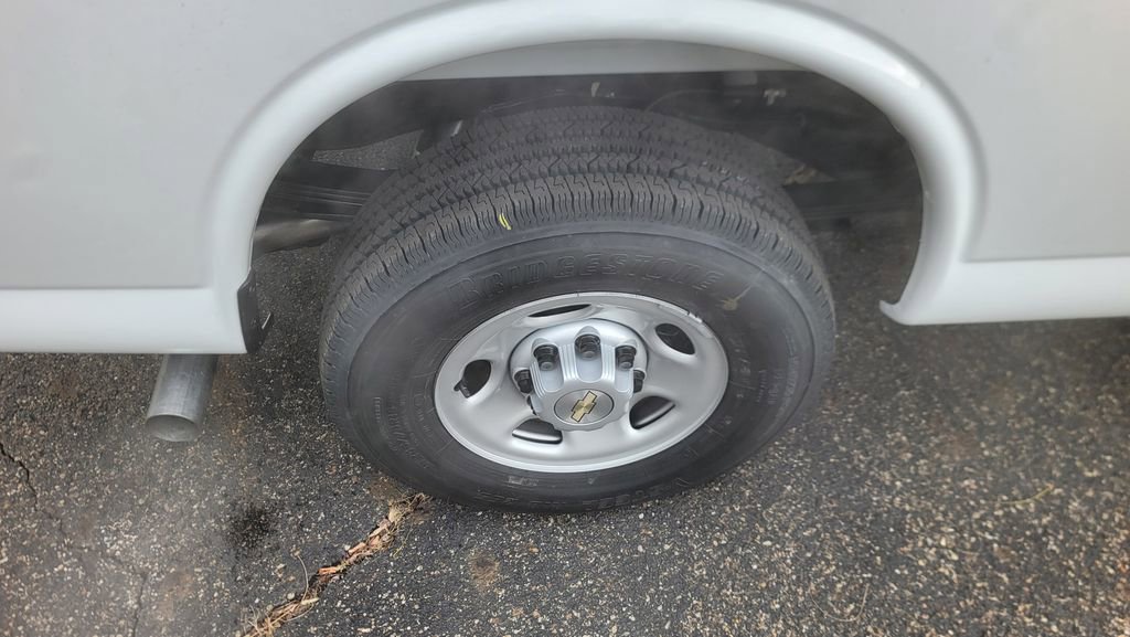 New 2025 Chevrolet Express 2500 Extended image 13