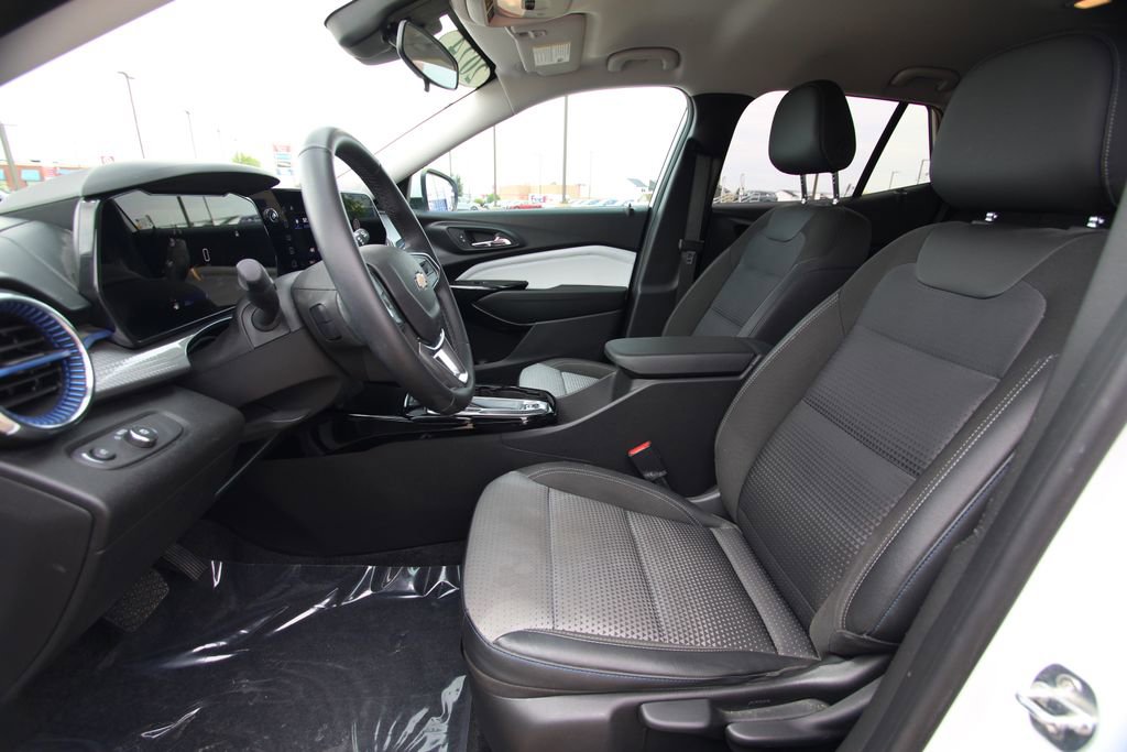 Used 2024 Chevrolet Trax LT w/ Driver Confidence Package FWD image 6