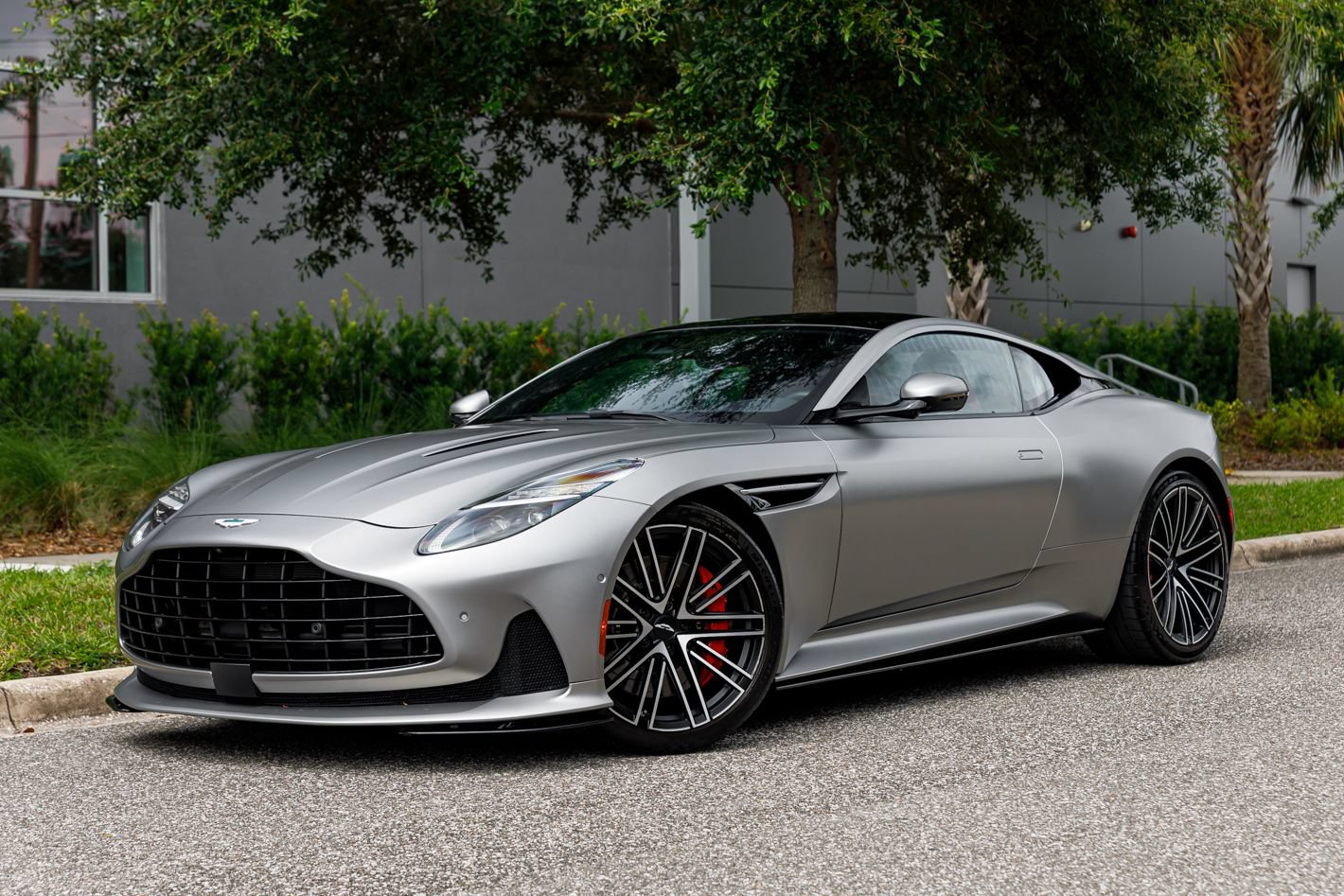 Used 2024 Aston Martin DB12 Coupe RWD image 34