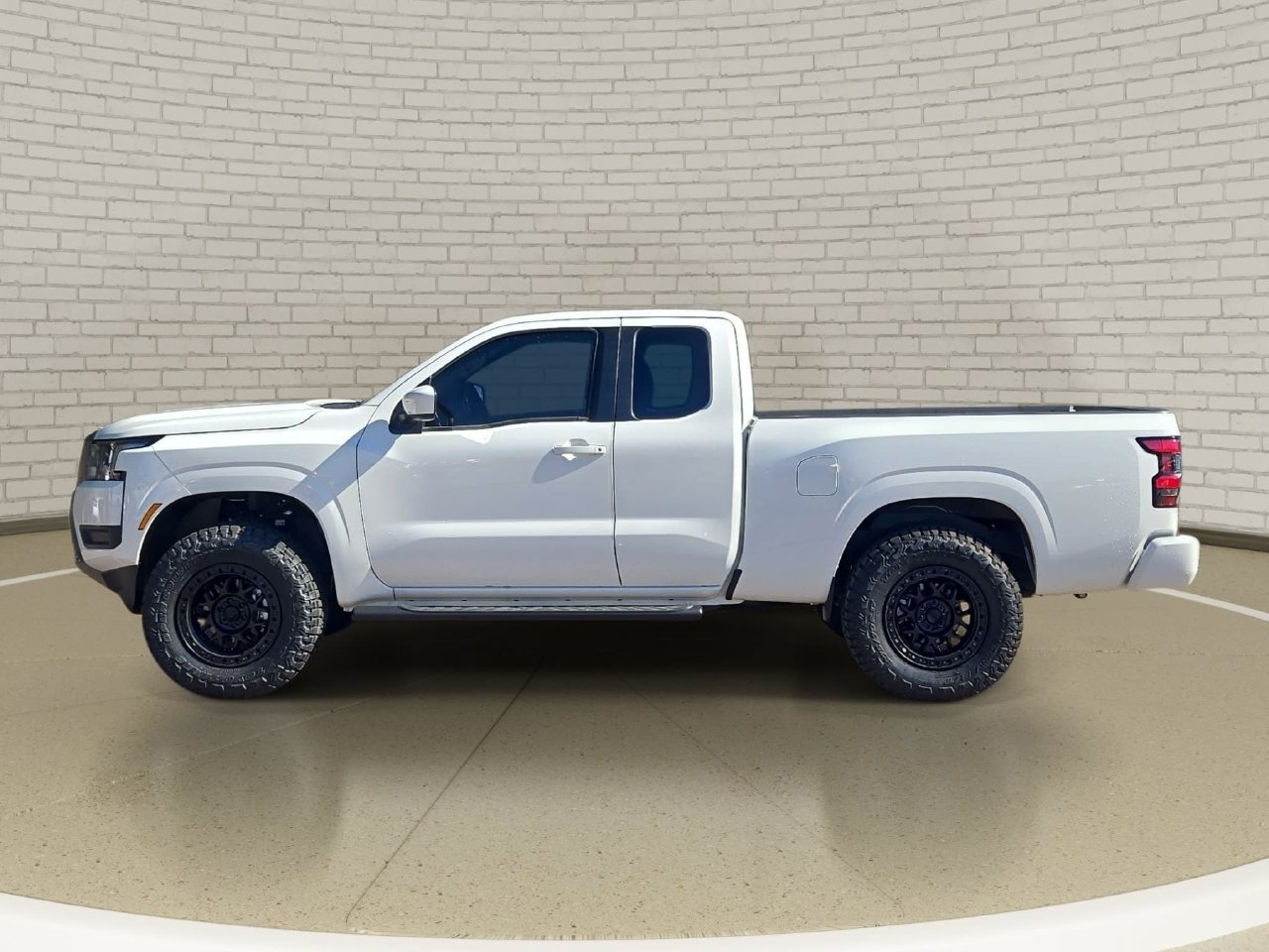 Certified 2025 Nissan Frontier SV RWD image 8
