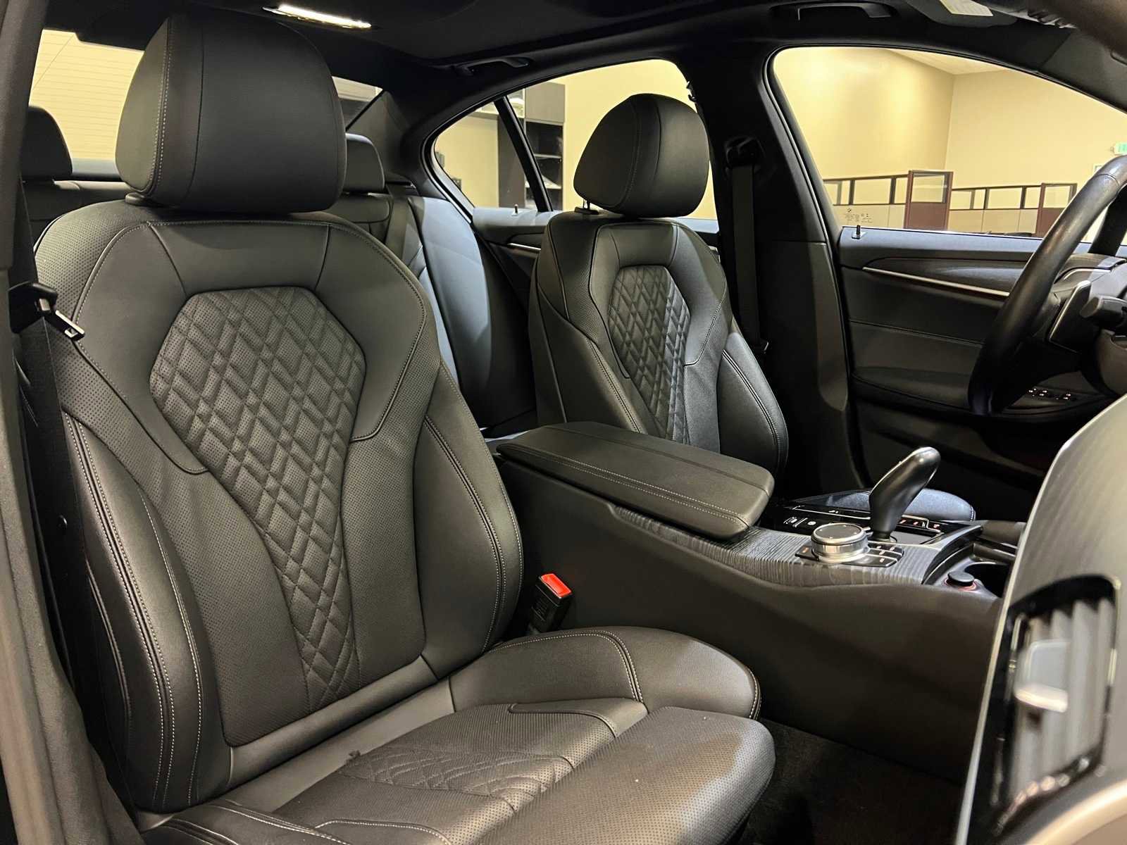 Used 2022 BMW 530i xDrive w/ Convenience Package image 14