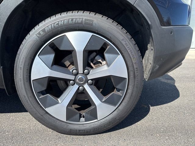 Certified 2025 Volvo XC40 B5 Plus image 9