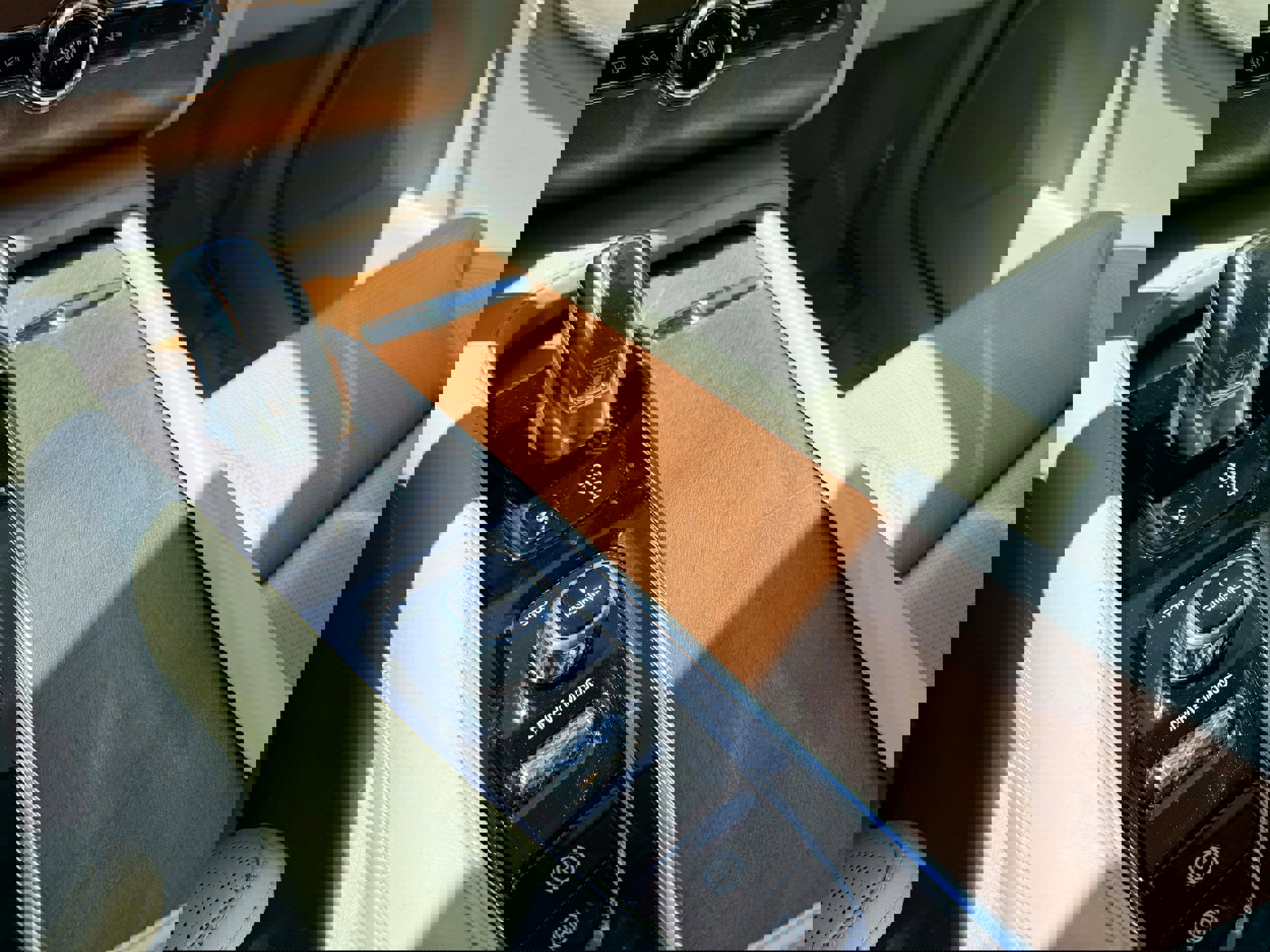 Used 2016 Volvo XC90 T8 Inscription w/ Vision Package image 22