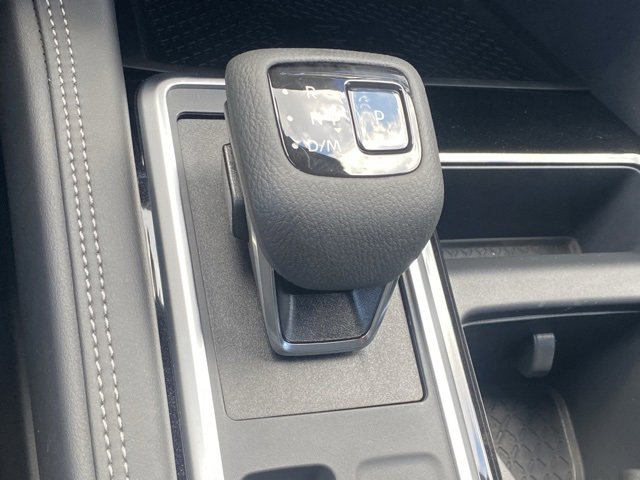 New 2025 Nissan Pathfinder Platinum w/ Black Appearance Package image 25