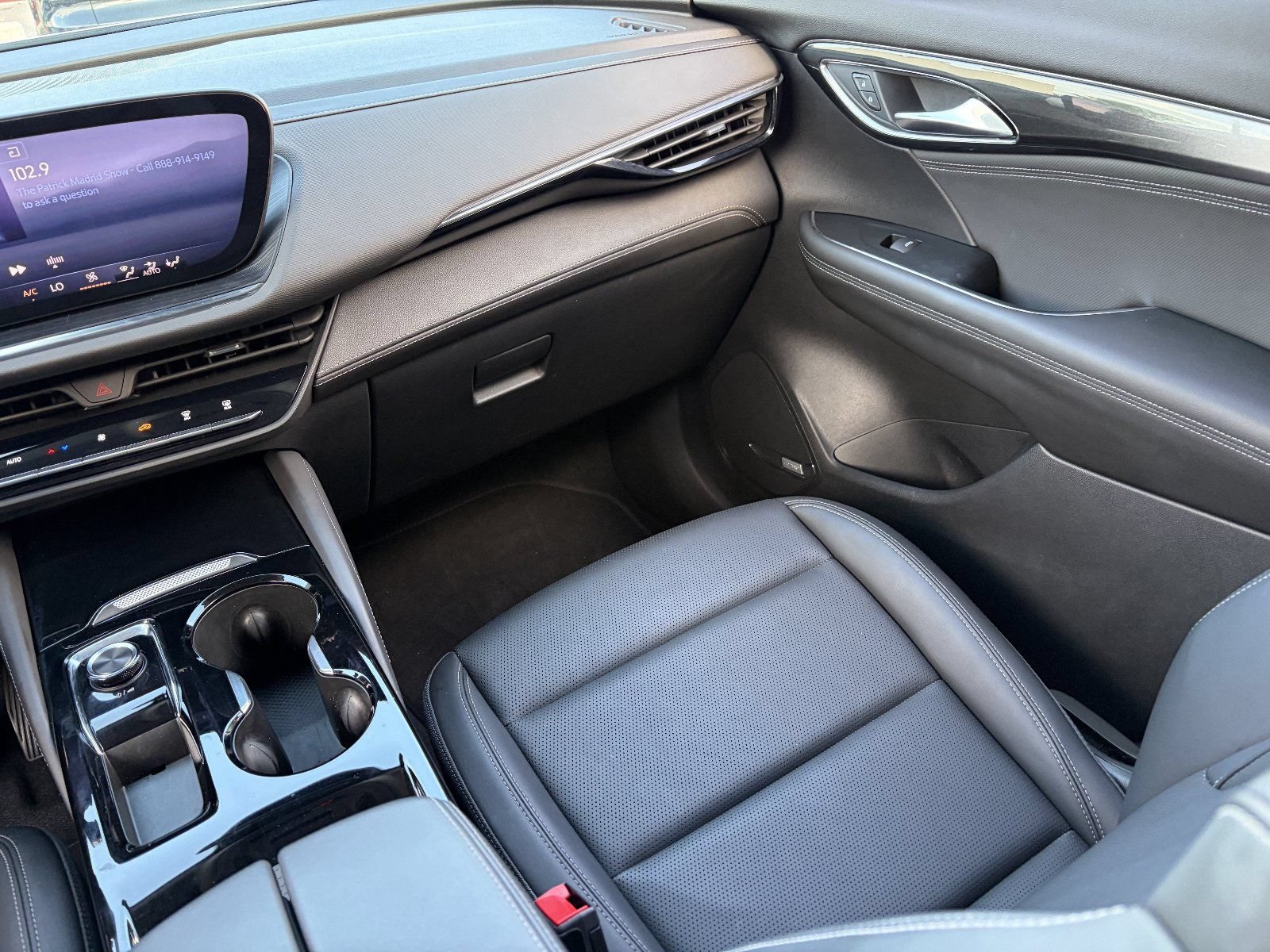 Certified 2025 Buick Envision Preferred AWD/4WD image 17