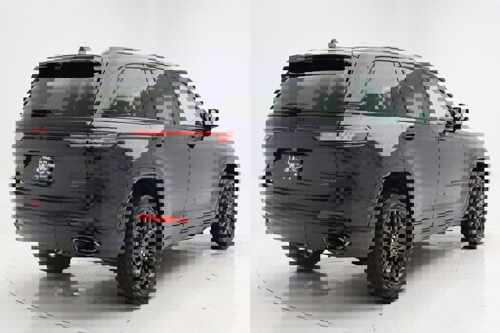 Used 2023 Jeep Grand Cherokee 30th Anniversary image 8