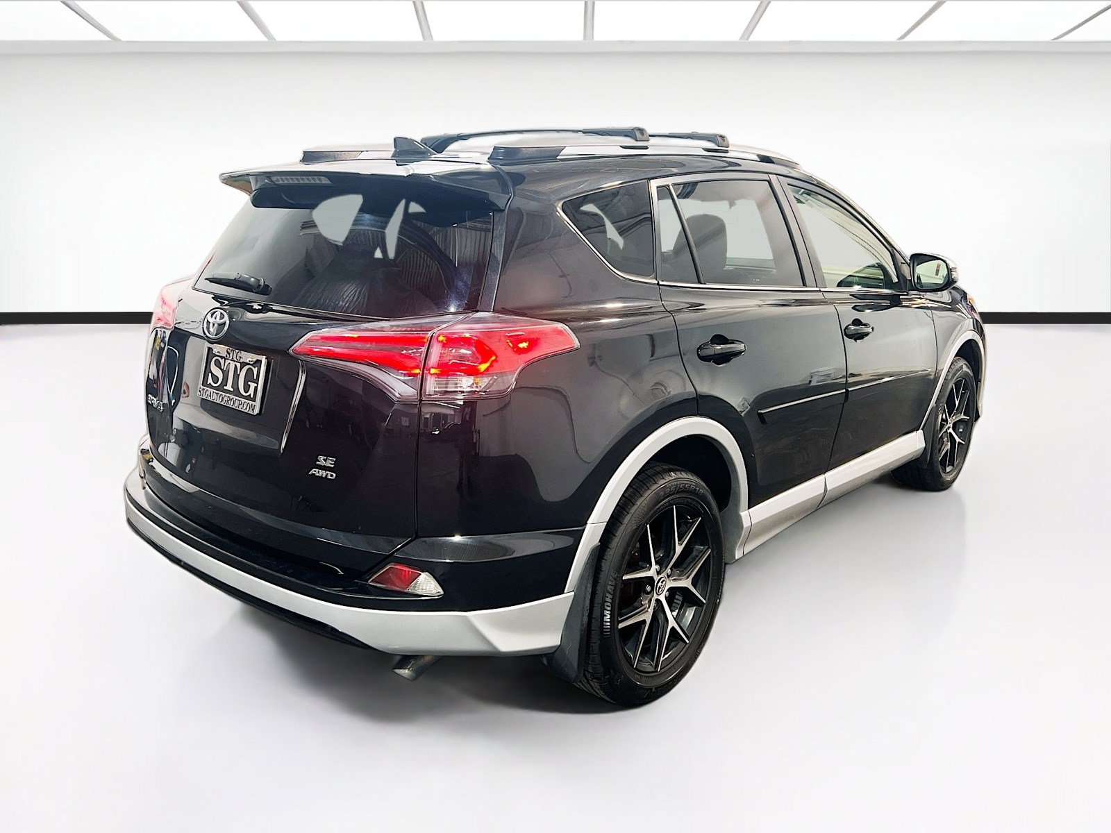 Used 2016 Toyota RAV4 SE w/ Protection Package AWD/4WD image 4