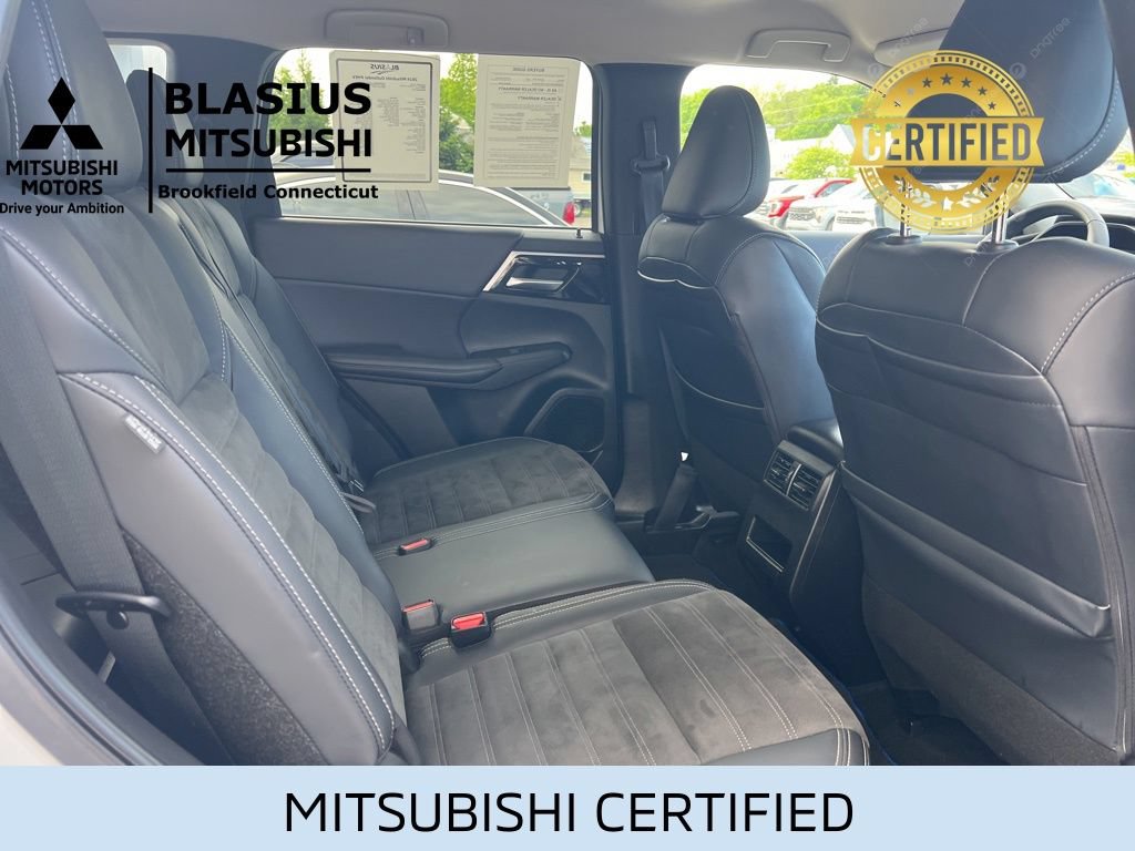 Used 2024 Mitsubishi Outlander 4WD Plug-In Hybrid image 40