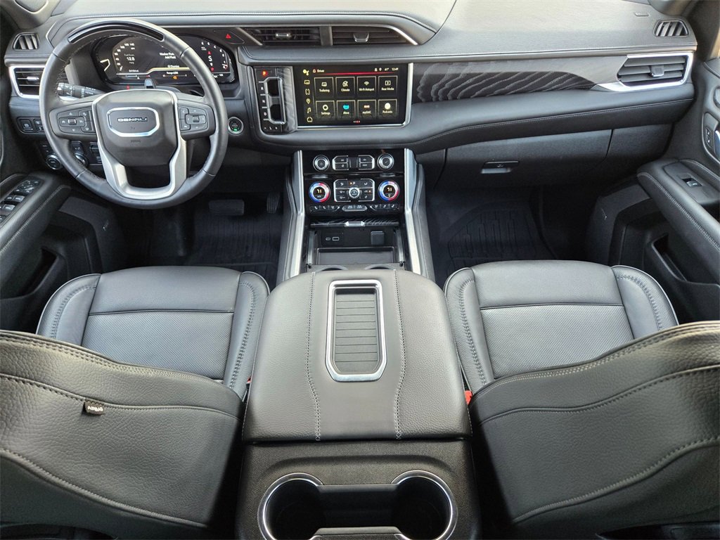Used 2024 GMC Yukon XL Denali w/ Advanced Technology Package image 17