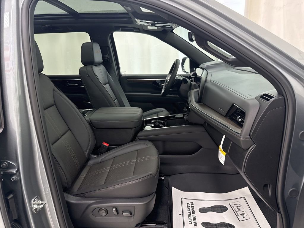 New 2025 Chevrolet Suburban High Country image 9