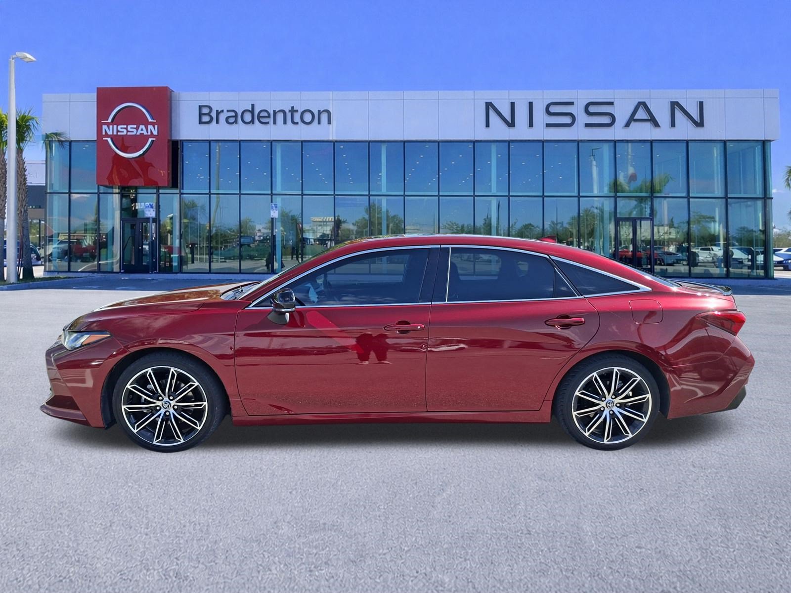 Used 2019 Toyota Avalon Touring FWD image 8