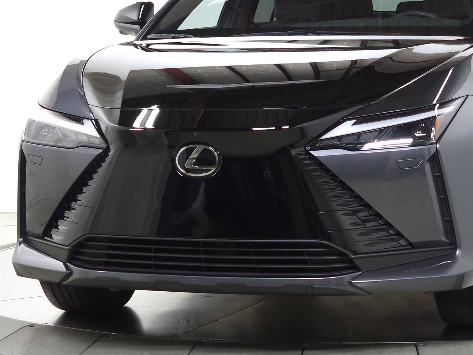 Used 2024 Lexus RZ 300e Premium w/ Accessory Package (2T) FWD image 4