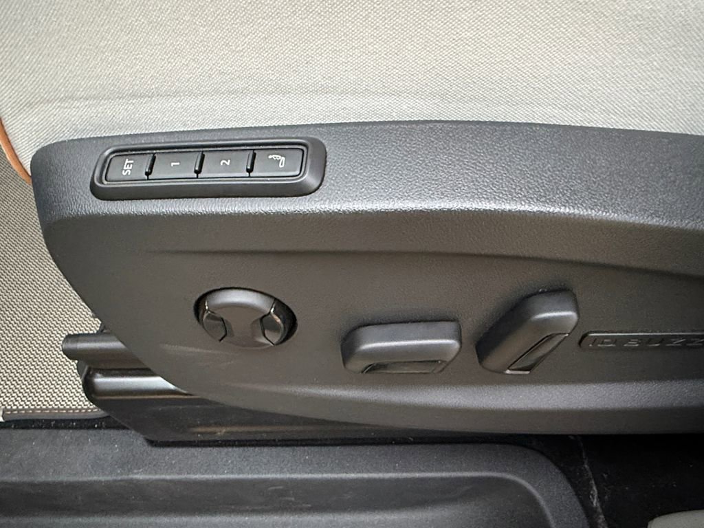 New 2025 Volkswagen ID. Buzz 1st Edition image 10