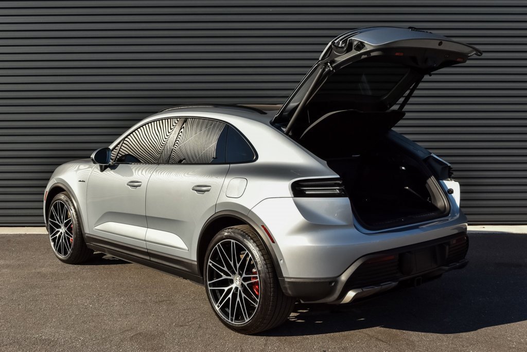 Certified 2025 Porsche Macan 4S Electric w/ Premium Package image 33