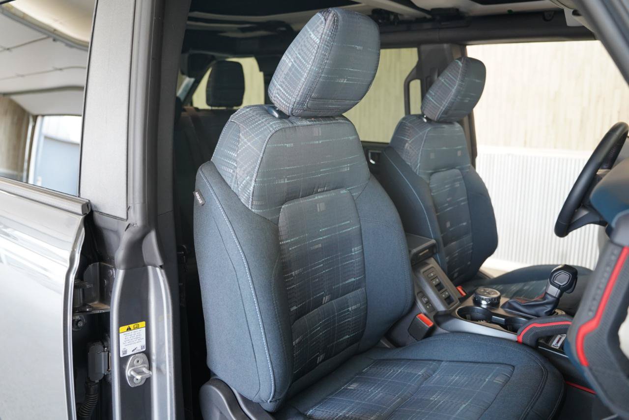 Used 2025 Ford Bronco Heritage Edition AWD/4WD image 30