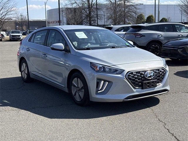 Used 2022 Hyundai Ioniq SE image 1